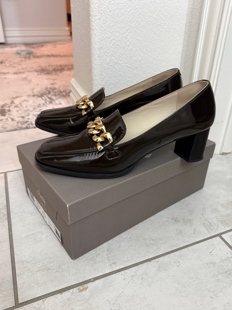 Amalfi Patent Leather Mid-Heel Loafers With Gold Chain Detail - Brown